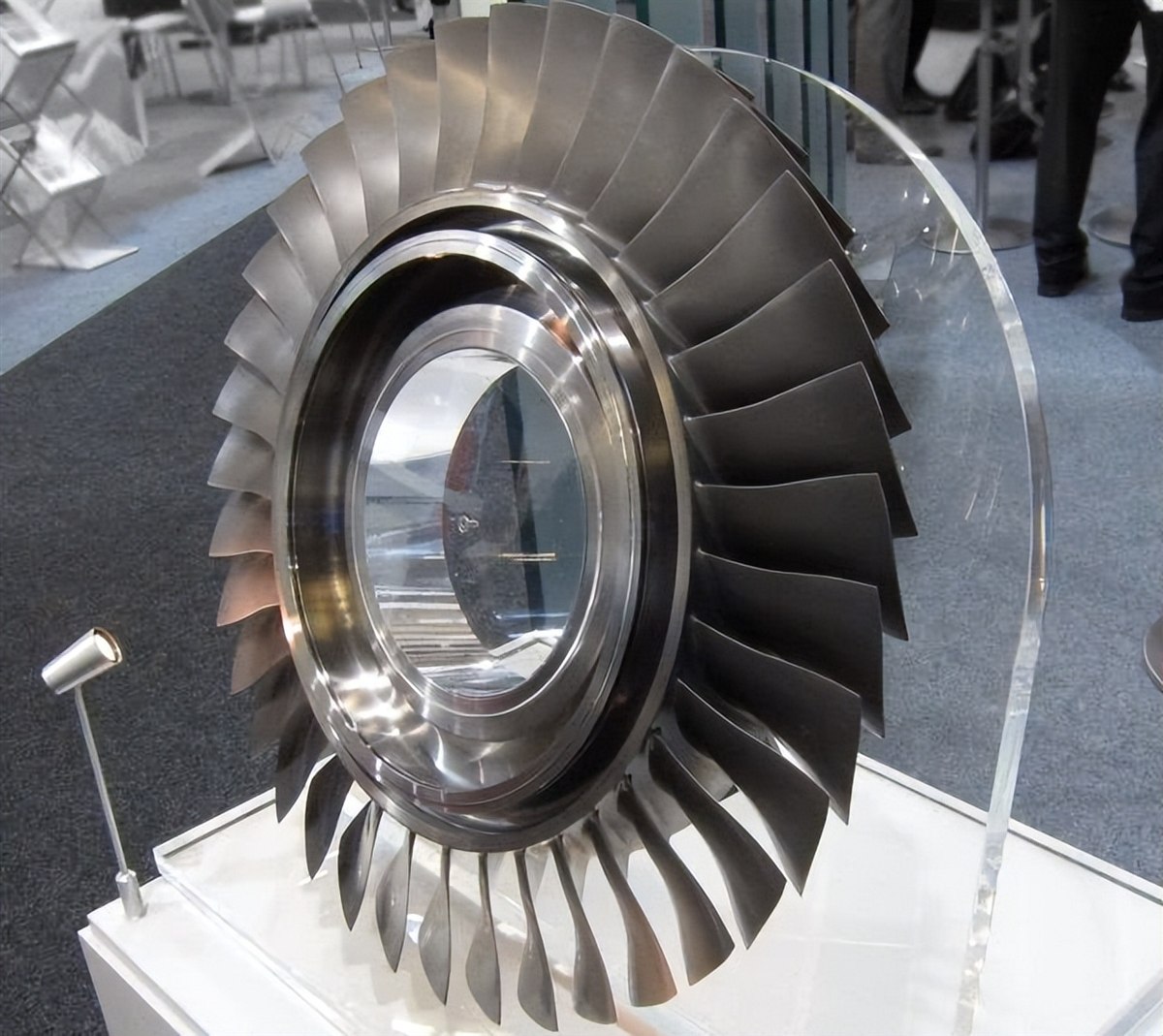 Precision turbine component representing superalloy grinding applications for CBN wheels